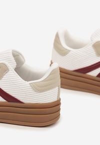 Renee - Białe Sneakersy Tenisówki na Platformie z Tłoczeniem i Geometrycznym Motywem Kialie. Okazja: na co dzień. Kolor: biały. Wzór: geometria. Obcas: na platformie #5