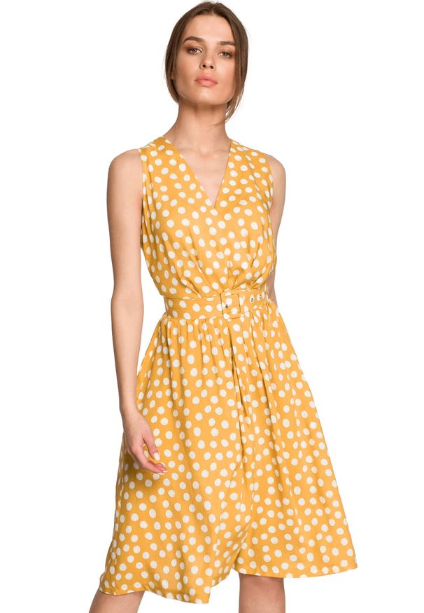 Style - Kopertowa sukienka midi w grochy z paskiem w talii żółta. Kolor: żółty. Wzór: grochy. Typ sukienki: kopertowe. Długość: midi