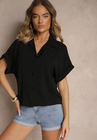 Renee - Czarna Koszula o Kroju Oversize Natressa. Okazja: na co dzień, na spotkanie biznesowe. Typ kołnierza: kołnierzyk klasyczny. Kolor: czarny. Materiał: jeans. Wzór: aplikacja. Styl: biznesowy, klasyczny, casual