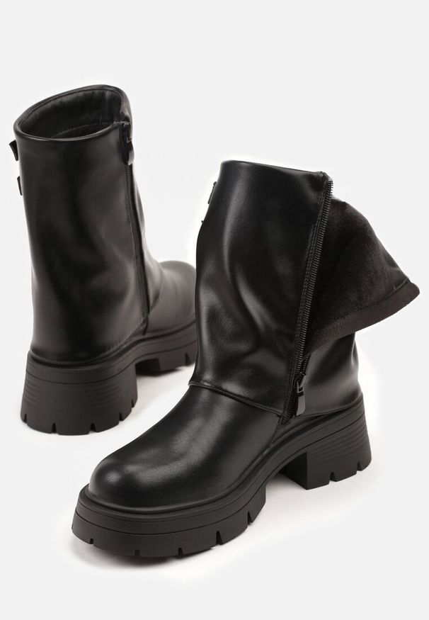 Born2be - Czarne Botki ze Skóry Naturalnej w Stylu Biker z Wywiniętą Cholewką Suwakiem i Dwiema Klamrami Adarrive. Zapięcie: klamry. Kolor: czarny. Materiał: skóra. Szerokość cholewki: normalna. Styl: klasyczny