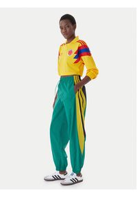 Adidas - adidas Spodnie dresowe Sport Santiago KD2971 Zielony Loose Fit. Kolor: zielony. Materiał: syntetyk #3