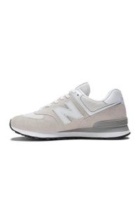 Buty do chodzenia męskie New Balance 574. Zapięcie: sznurówki. Kolor: biały, wielokolorowy, czarny, szary. Materiał: guma, tkanina, zamsz, materiał, syntetyk. Szerokość cholewki: normalna. Model: New Balance 574. Sport: turystyka piesza