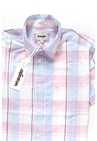 Wrangler - KOSZULA MĘSKA KRÓTKI RĘKAW WRANGLER SS 1PKT SHIRT CHALK PINK W5860NQWG. Kolor: biały. Długość rękawa: krótki rękaw. Długość: krótkie. Wzór: kratka #5