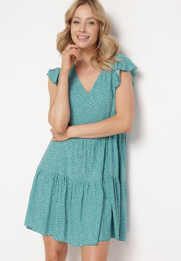 Born2be - Zielona Bawełniana Sukienka o Rozkloszowanym Kroju w Kropki Giavina. Okazja: na co dzień. Kolor: zielony. Materiał: bawełna. Wzór: kropki. Typ sukienki: rozkloszowane, sportowe. Styl: casual, sportowy