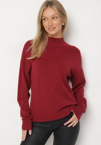 Born2be - Bordowy Golf z Metalicznymi Guzikami Aderlia. Okazja: do pracy, na spotkanie biznesowe, na co dzień. Typ kołnierza: golf. Kolor: czerwony. Materiał: jeans. Styl: biznesowy, elegancki, casual, klasyczny