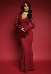 Renee - Bordowa Dopasowana Sukienka Zdobiona Koronką z Rozszerzanym Dołem Hannalis. Okazja: na studniówkę, na imprezę. Kolor: czerwony. Materiał: koronka. Wzór: koronka, aplikacja. Typ sukienki: dopasowane. Styl: elegancki #4