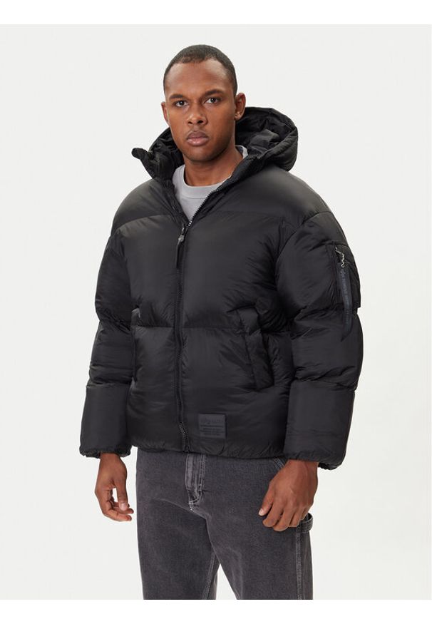Alpha Industries Kurtka zimowa 148130 Czarny Regular Fit. Kolor: czarny. Materiał: syntetyk. Sezon: zima