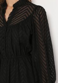 Born2be - Czarna Rozkloszowana Sukienka Mini z Bufiastymi Rękawami i Falbanką Illathi. Kolor: czarny. Materiał: materiał. Wzór: aplikacja. Długość: mini #5