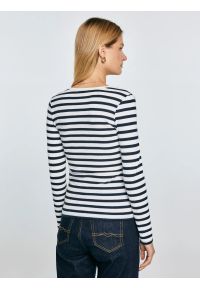 Big-Star - Bluzka damska z dekolotem v-neck w paski granatowa Mella 403. Typ kołnierza: dekolt w serek. Kolor: niebieski. Materiał: dzianina, skóra, materiał, bawełna, prążkowany. Długość rękawa: długi rękaw. Długość: długie. Wzór: paski. Styl: klasyczny #7
