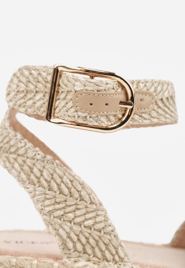 Born2be - Jasnobeżowe Plecione Sandały Boho VICES ze Skrzyżowanymi Paskami Aqiaria. Okazja: na co dzień. Zapięcie: pasek. Kolor: beżowy. Materiał: len. Sezon: lato. Styl: boho