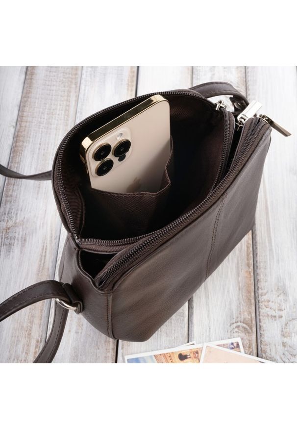 Listonoszka skórzana PAOLO PERUZZI SI-11-BR brązowa. Kolor: brązowy. Materiał: skórzane. Rodzaj torebki: na ramię