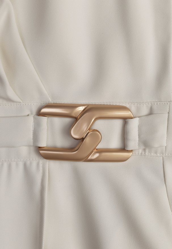 Born2be - Jasnobeżowa Kopertowa Sukienka Wieczorowa z Metaliczną Aplikacją w Talii Henalana. Okazja: na imprezę. Typ kołnierza: dekolt w serek. Kolor: beżowy. Wzór: aplikacja. Typ sukienki: kopertowe. Styl: wizytowy