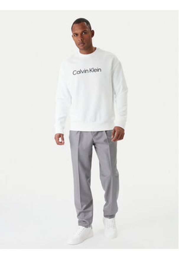 Calvin Klein Bluza Hero Logo K10K112956 Biały Comfort Fit. Kolor: biały. Materiał: bawełna
