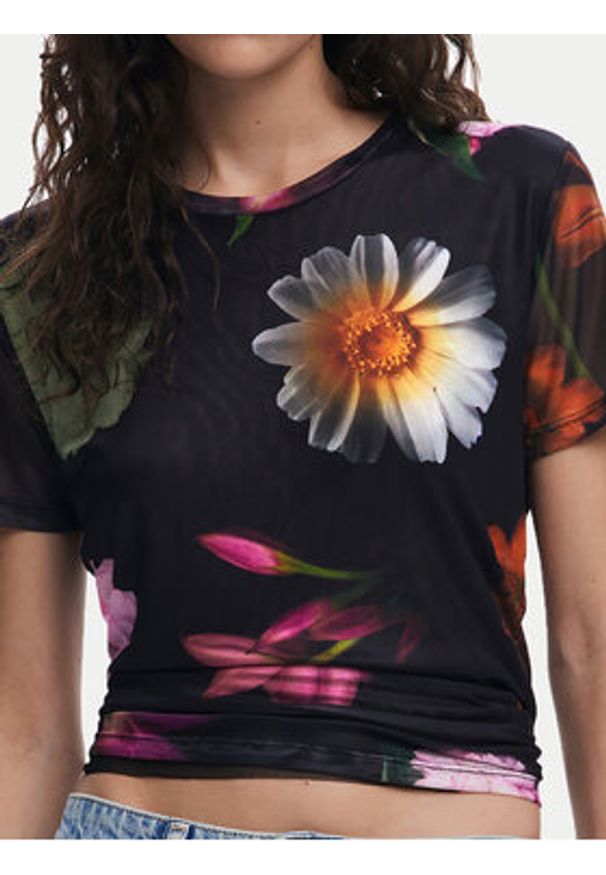 Desigual T-Shirt Des Moines 25SWTK88 Czarny Regular Fit. Kolor: czarny. Materiał: syntetyk