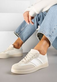 Renee - Beżowe Sneakersy w Stylu Tenisówek z Paskami Eleaniria. Okazja: na co dzień. Zapięcie: pasek. Kolor: beżowy. Materiał: jeans. Wzór: paski. Obcas: na płaskiej podeszwie