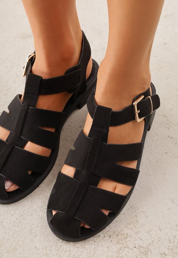 Renee - Czarne Sandały o Fasonie Gladiatorek z Paskiem ze Sprzączką Abma. Okazja: na co dzień. Zapięcie: pasek. Kolor: czarny. Styl: casual