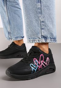 Renee - Czarne Sneakersy na Platformie Wykończone Motywem Serc Vlirea. Okazja: na co dzień. Kolor: czarny. Materiał: jeans. Sezon: wiosna, lato. Obcas: na platformie #6