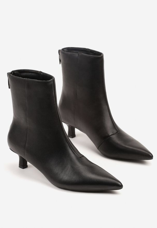 Born2be - Czarne Botki Vices na Obcasie Typu Kaczuszka Falessia. Okazja: na co dzień, na spotkanie biznesowe. Kolor: czarny. Obcas: na obcasie. Styl: casual, elegancki, biznesowy, klasyczny. Wysokość obcasa: średni