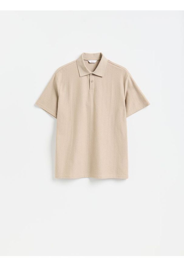 Reserved - Koszulka polo comfort fit - beżowy. Typ kołnierza: polo. Kolor: beżowy. Materiał: dzianina