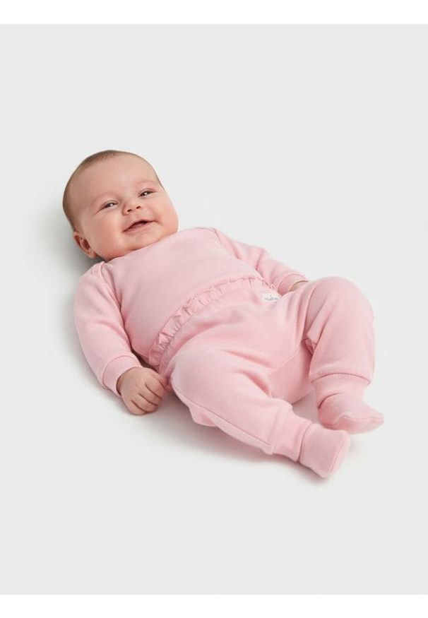 Sinsay - Spodnie z ozdobną falbanką w pasie - różowy. Kolor: różowy