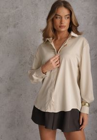 Renee - Jasnobeżowa Satynowa Koszula z Metalicznymi Guzikami w Eleganckim Stylu Lagulea. Kolor: beżowy. Materiał: satyna. Długość rękawa: długi rękaw. Długość: długie. Styl: elegancki #6