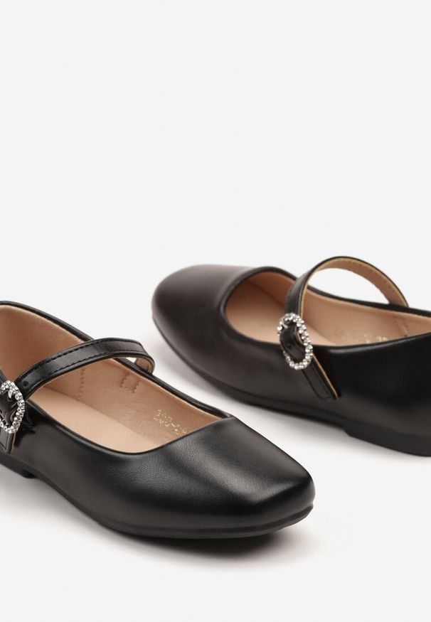 Born2be - Czarne Balerinki z Kwadratowym Noskiem Olianelis. Okazja: na spacer, na co dzień, na imprezę. Zapięcie: sprzączka. Kolor: czarny. Materiał: jeans. Styl: klasyczny, elegancki, casual