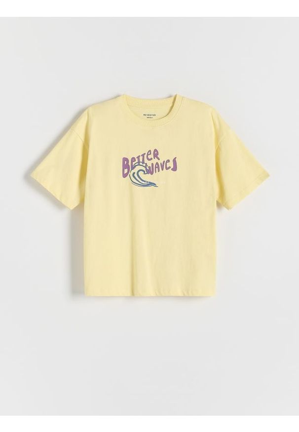 Reserved - T-shirt oversize z nadrukiem - żółty. Kolor: żółty. Materiał: bawełna, dzianina. Wzór: nadruk