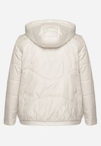 Born2be - Jasnobeżowa Kurtka Pikowana z Kapturem Karbia. Okazja: na co dzień. Typ kołnierza: kaptur. Kolekcja: plus size. Kolor: beżowy. Styl: casual, elegancki #5