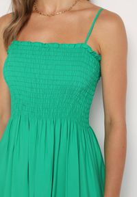 Born2be - Zielona Bawełniana Sukienka na Ramiączkach z Marszczonym Dekoltem Krisele. Okazja: na co dzień, na randkę, na spacer. Kolor: zielony. Materiał: bawełna. Długość rękawa: na ramiączkach. Sezon: lato. Typ sukienki: proste. Styl: casual #6