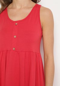 Born2be - Czerwona Sukienka o Rozkloszowanym Kroju na Szerokich Ramiączkach z Guzikami Jenovira. Okazja: na co dzień. Kolor: czerwony. Długość rękawa: na ramiączkach. Styl: casual #7