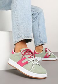 Renee - Zielono-Fuksjowe Sneakersy Ozdobione Geometrycznym Motywem Telindrela. Okazja: na co dzień. Kolor: zielony. Materiał: jeans. Wzór: geometria, aplikacja