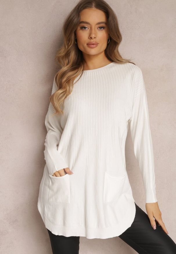 Renee - Biały Sweter z Naszytymi Kieszeniami Vezara. Okazja: na co dzień. Kolor: biały. Materiał: dzianina, prążkowany, jeans. Wzór: aplikacja. Styl: casual