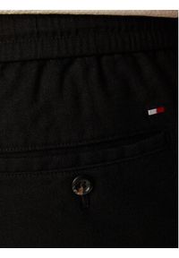 TOMMY HILFIGER - Tommy Hilfiger Chinosy Harlem MW0MW42336 Czarny Regular Fit. Kolor: czarny. Materiał: len #3