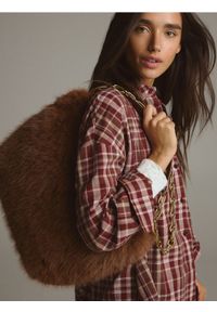 Reserved - Futerkowa torebka na ramię - bordowy. Kolor: czerwony. Materiał: futrzane. Rodzaj torebki: na ramię #1