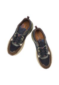 Granatowe Sneakersy Jeep Modne Obuwie Męskie. Kolor: niebieski. Materiał: materiał. Szerokość cholewki: normalna. Wzór: napisy #5