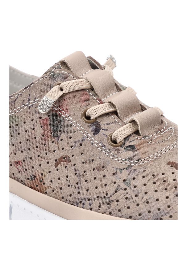 Półbuty damskie Filippo, ze skóry naturalnej ażurowa cholewka motyw wzorzysty sznurowane lekka podeszwa, beżowe, DP7671/26 BE. Okazja: na co dzień. Zapięcie: sznurówki. Kolor: beżowy. Materiał: skóra. Szerokość cholewki: normalna. Wzór: ażurowy. Styl: casual, elegancki, klasyczny