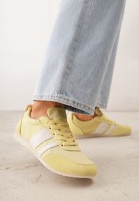 Born2be - Żółte Sneakersy Kultowe Tenisówki z Marszczeniem przy Pięcie Rhodophine. Okazja: na co dzień. Kolor: żółty. Materiał: jeans. Szerokość cholewki: normalna. Wzór: gładki #1