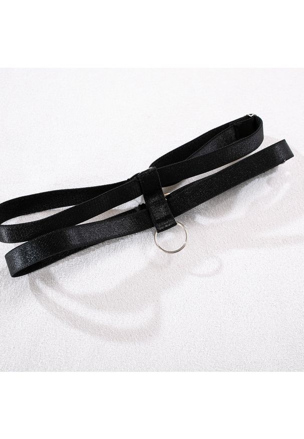 Intica - Komplet bielizny z kokardą na romantyczne wieczory Wikje. Kolor: czarny. Materiał: materiał, skóra