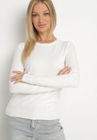 Born2be - Biały Klasyczny Sweter z Wiskozą Oleva. Okazja: do pracy, na co dzień. Kolor: biały. Materiał: wiskoza. Styl: klasyczny #7