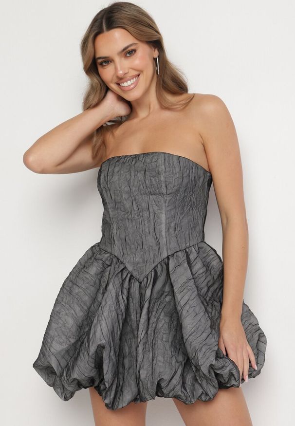 Born2be - Szara Sukienka Rozkloszowana Bombka Bez Ramiączek Ivelvivis. Typ kołnierza: typu klepsydra. Kolor: szary. Długość rękawa: bez ramiączek. Typ sukienki: bombki