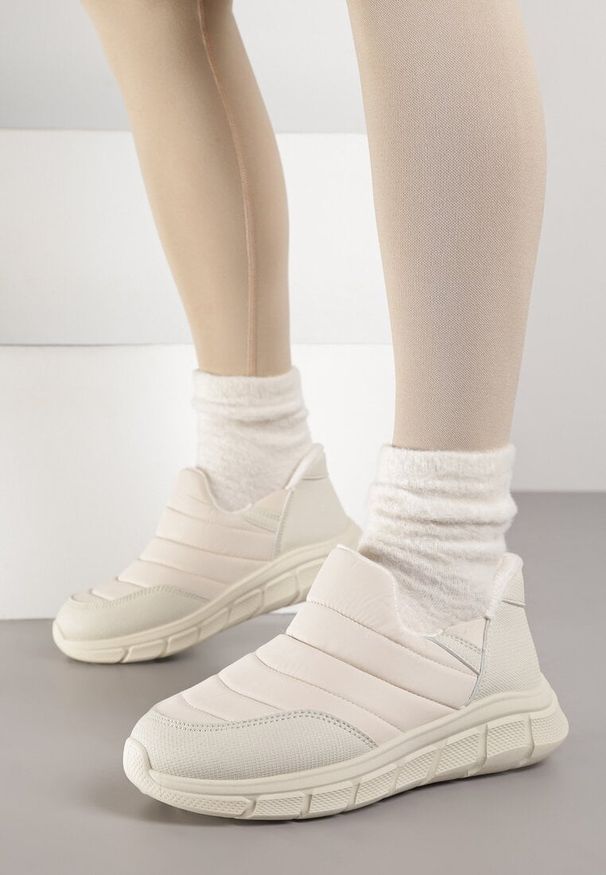 Born2be - Beżowe Pikowane Sneakersy Śniegowce na Grubej Tłoczonej Platformie Verta. Okazja: na co dzień. Kolor: beżowy. Materiał: jeans. Obcas: na platformie