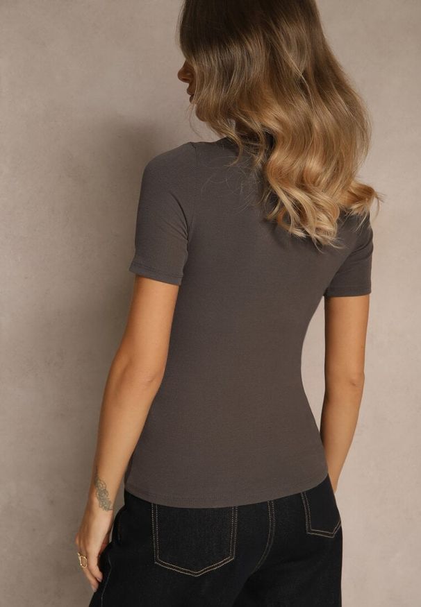 Renee - Ciemnoszary Bawełniany T-shirt Prążkowany z Guzikami Florvivi. Okazja: na co dzień. Kolor: szary. Materiał: bawełna, prążkowany. Styl: casual, sportowy