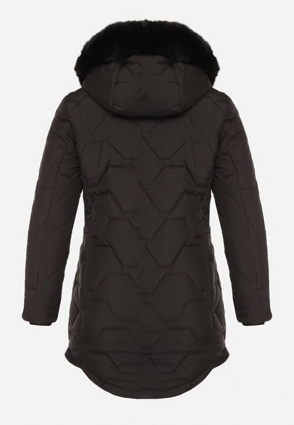 Born2be - Czarna Klasyczna Kurtka z Pikowanymi Przeszyciami i Kapturem z Futerkiem Raffisa. Okazja: na co dzień. Kolekcja: plus size. Kolor: czarny. Materiał: futro. Styl: klasyczny