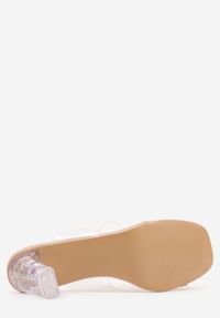 Born2be - Beżowe Klapki na Słupku z Transparentnym Paskiem i Obcasem Ryrnell. Okazja: na co dzień. Kolor: beżowy. Materiał: jeans, materiał. Obcas: na obcasie. Styl: casual, elegancki, klasyczny. Wysokość obcasa: średni #8