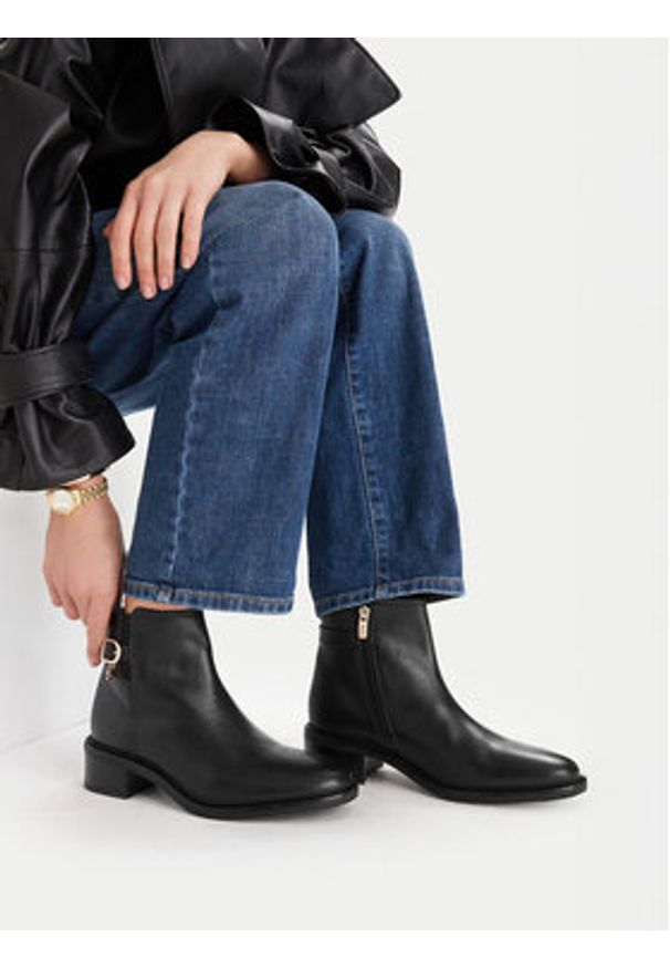 MEXX Botki CEO-MX/044C-WI44 Czarny. Kolor: czarny. Materiał: skóra