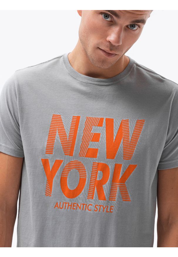 Ombre Clothing - T-shirt męski z nadrukiem S1434 V-24A - szary - XXL. Kolor: szary. Materiał: bawełna. Wzór: nadruk. Styl: klasyczny