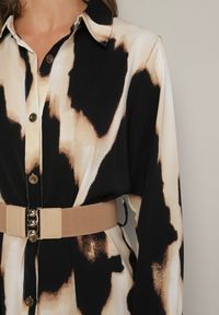 Born2be - Beżowo-Czarna Panterkowa Sukienka w Koszulowym Stylu z Elastycznym Paskiem Tinellea. Okazja: do pracy. Typ kołnierza: dekolt w serek. Kolor: beżowy. Materiał: skóra. Typ sukienki: koszulowe. Styl: elegancki #6