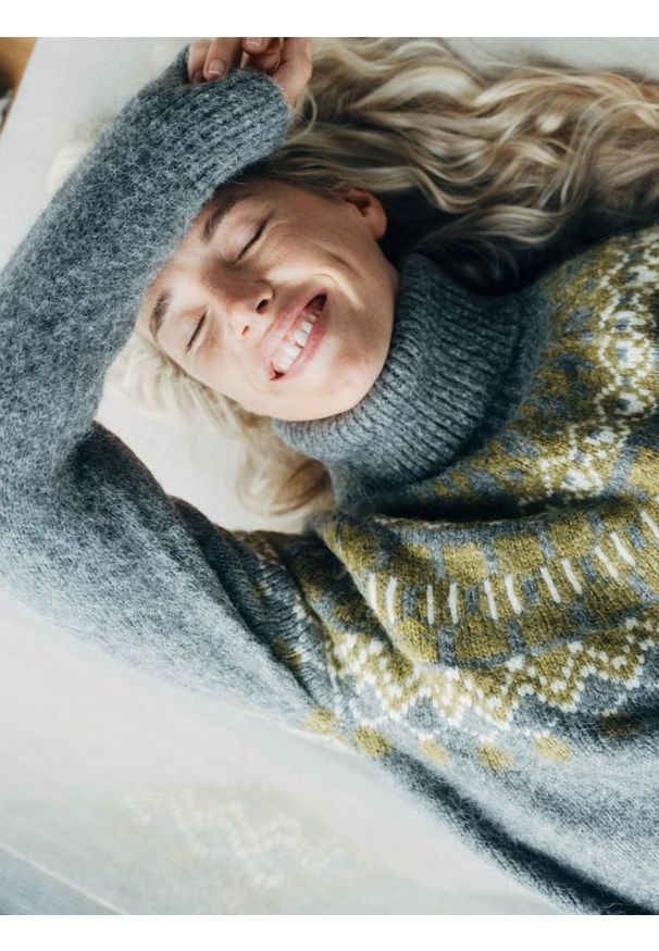 Reserved - Sweter z domieszką wełny - wielobarwny. Materiał: wełna