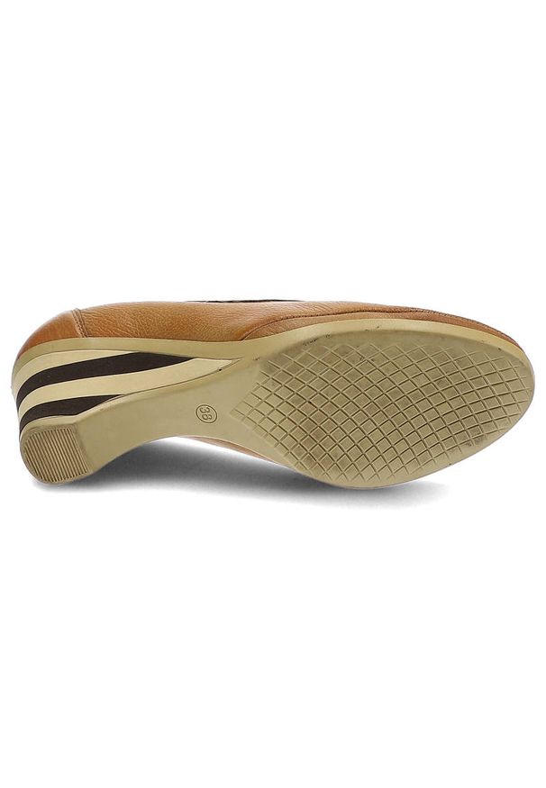 Półbuty damskie Lemar, wsuwane z ozdobnym suwakiem, brązowe, 172F. Okazja: na co dzień, do pracy, na spacer. Zapięcie: bez zapięcia. Kolor: brązowy. Materiał: skóra. Obcas: na koturnie. Styl: casual, elegancki