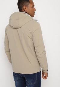 Born2be - Jasnobeżowa Kurtka z Kapturem Wiatrówka Meviane. Okazja: na co dzień. Typ kołnierza: kaptur. Kolor: beżowy. Materiał: jeans. Styl: casual